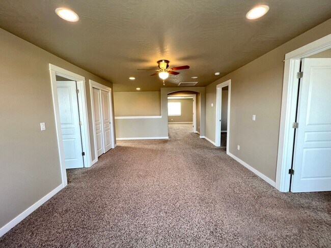 Building Photo - West Richland Home On 0.32 Acres