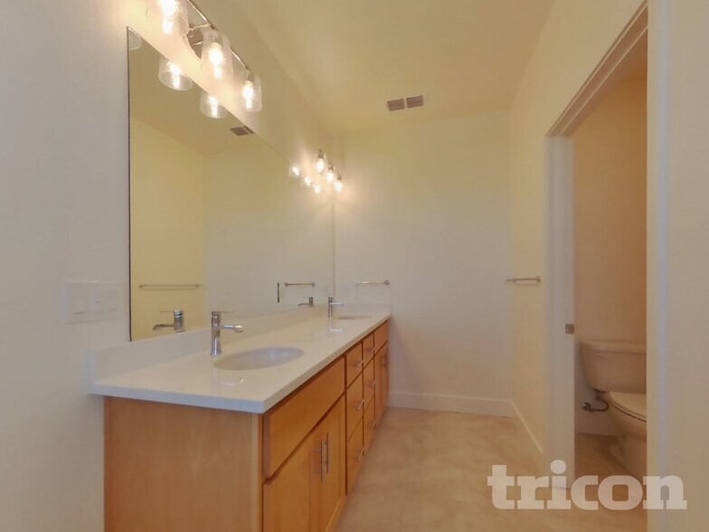 Building Photo - 8205 Perla Wy