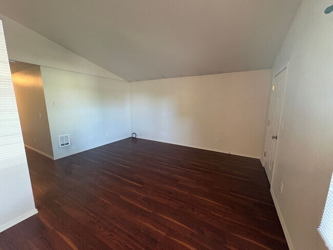 Building Photo - RD T 20-686