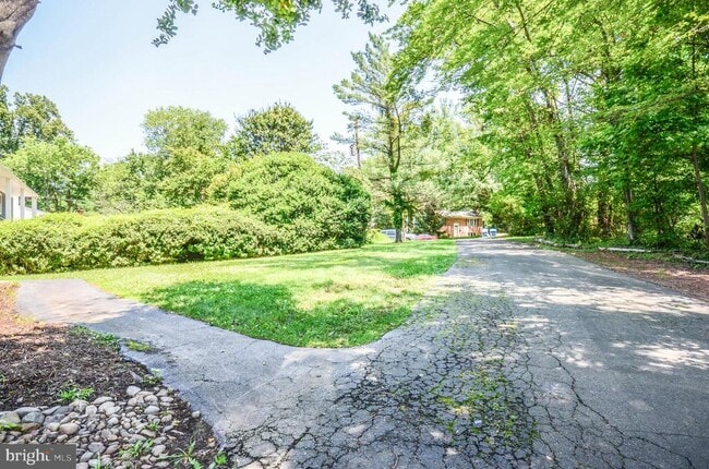 Building Photo - 2812 Yeonas Dr