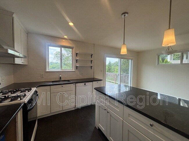 Building Photo - 2929 Terrace Dr