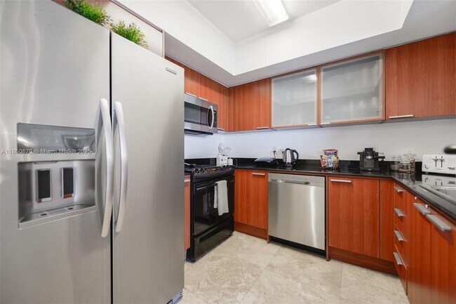 Building Photo - 16699 Collins Ave