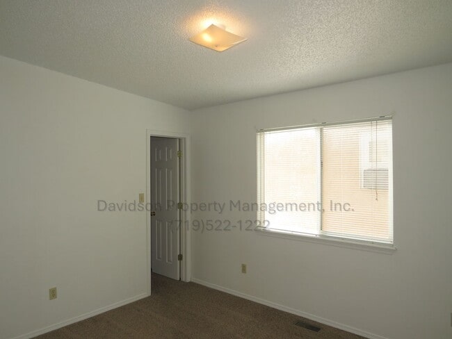 Building Photo - Great 3 Bedroom Unit in Old Colorado City
