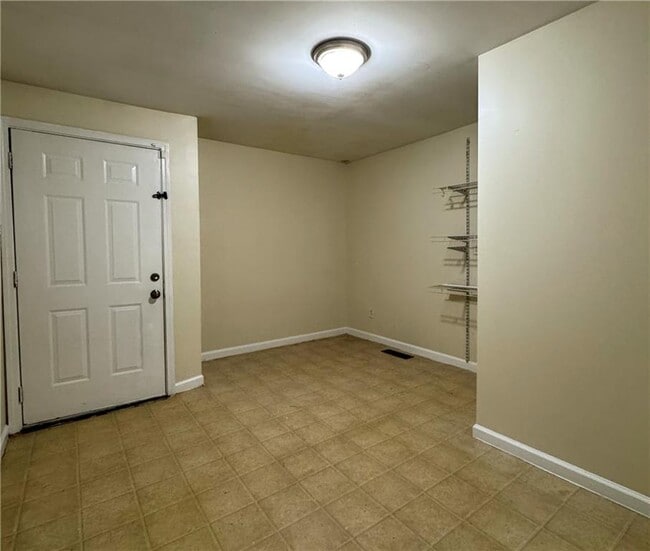 Building Photo - 1637 Columbia Dr