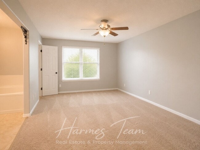 Building Photo - 5960 Grapevine Dr