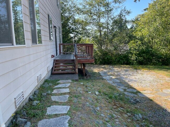 Building Photo - Extremely Spacious 5BD/3BTH Home For Lease...