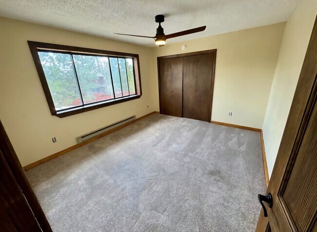 Building Photo - 587 E Golf Pl
