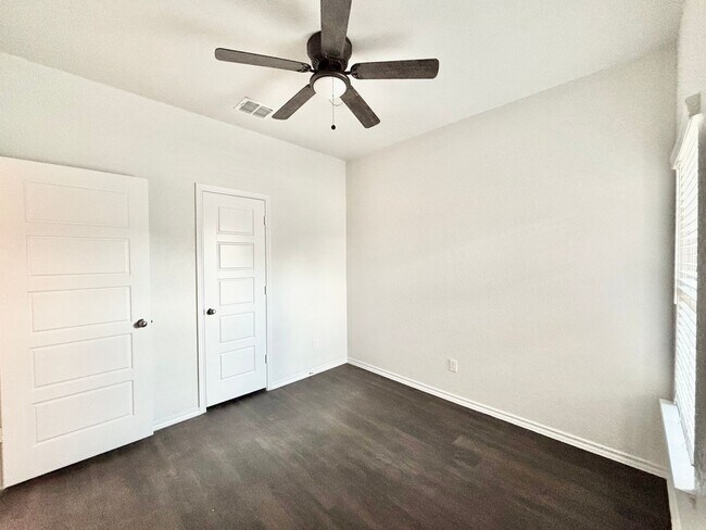 Building Photo - Modern one-story, 4 bedroom rental!