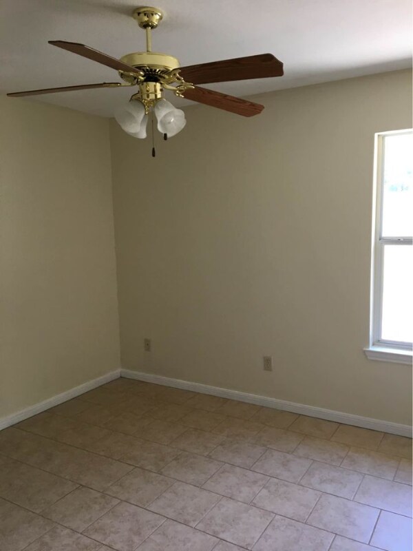 Building Photo - 1096 Squire Dr