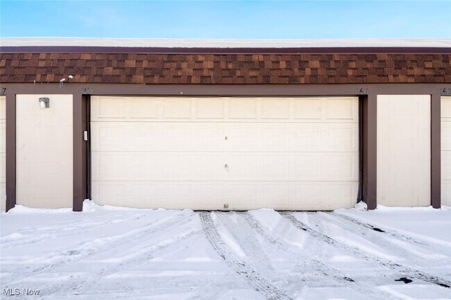 Building Photo - 27413 Westown Blvd