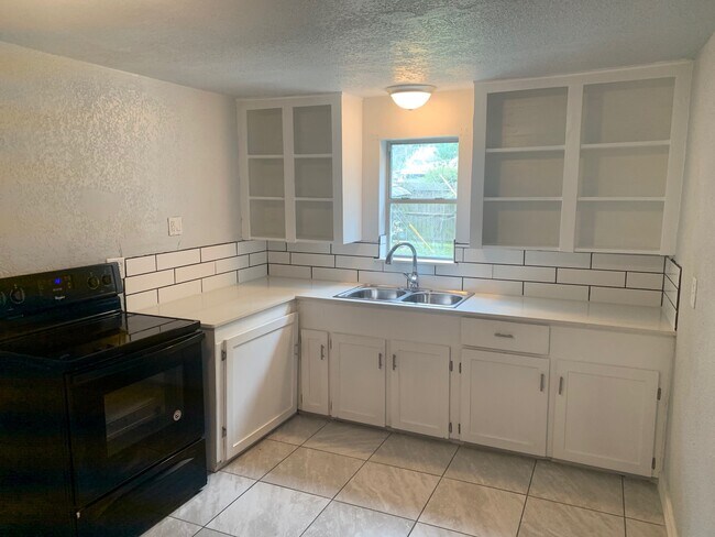 Building Photo - 2306 28th Ave N