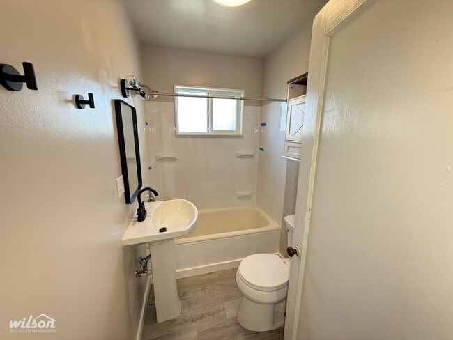 Building Photo - Move-In Ready 3-Bedroom with Fresh Finishes & Basement Space