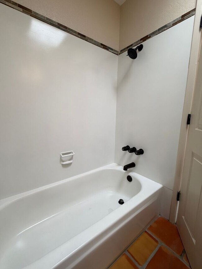 Building Photo - Stylishly Remodeled 2-Bedroom 2 Bath Townhome in Pueblo Villas