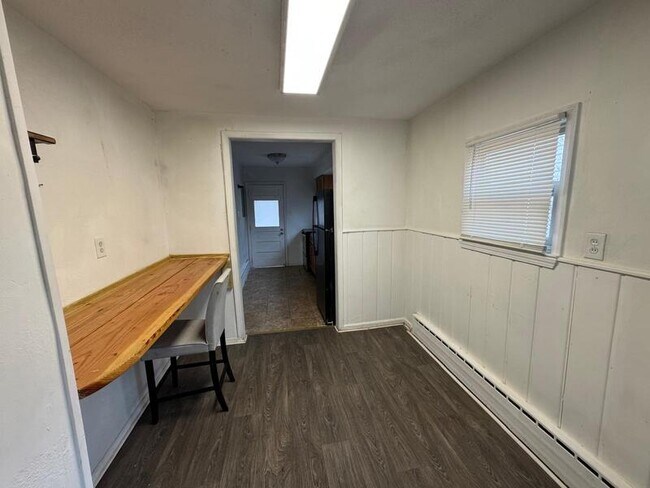 Building Photo - 8693 Paige Ave