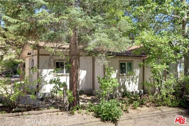 Building Photo - 39219 Cedar Dell Rd