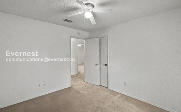 Building Photo - 3206 Abbey Field Ln