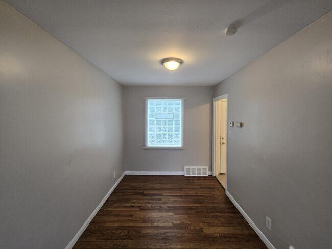 Building Photo - 9151 Mansfield St