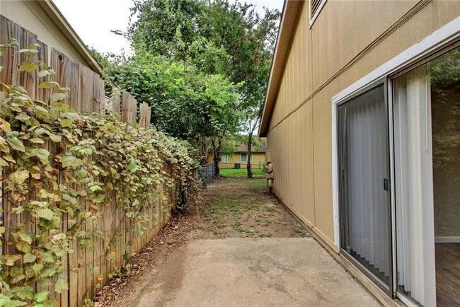Building Photo - 2003 Pipers Field Dr