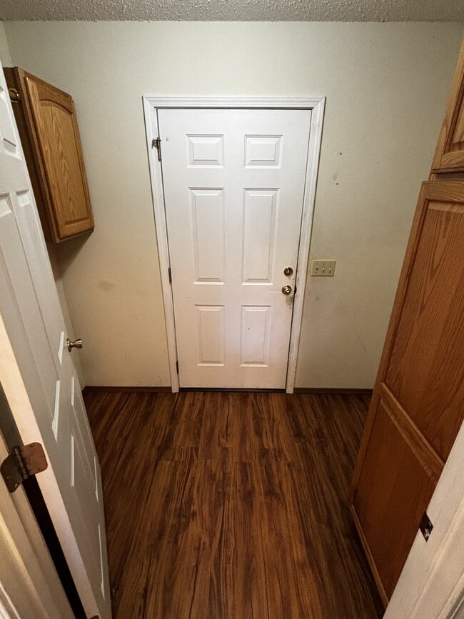 Building Photo - 18 Fairbrook Ln