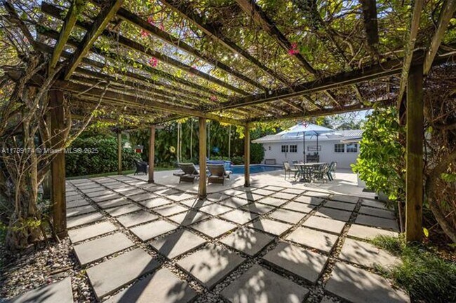 Building Photo - 7290 SW 77th Terrace