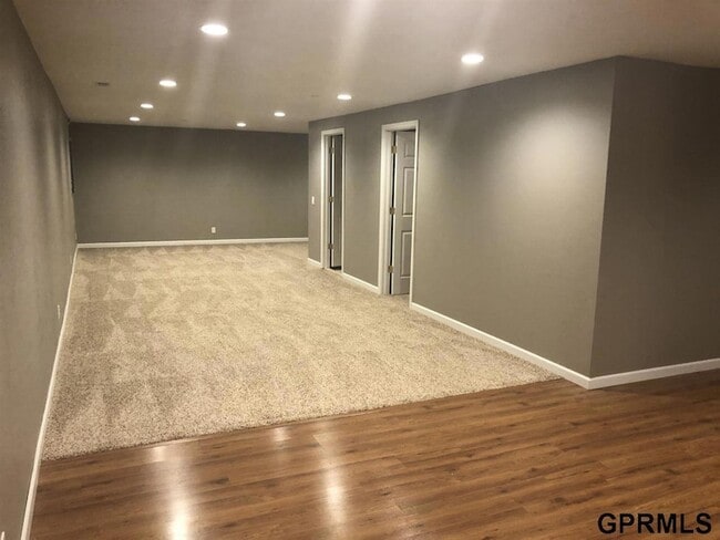 Building Photo - 2102 Quartz Dr