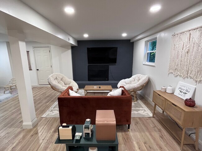 Building Photo - 1140 Park Hill Cir