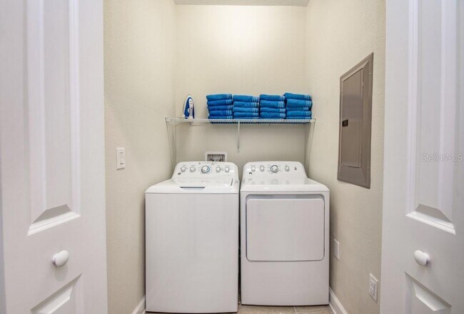 Building Photo - 9047 Dogleg Dr