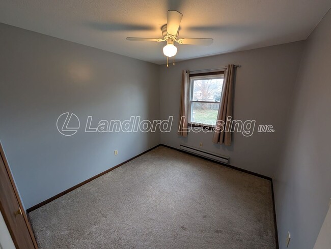 Building Photo - Spacious Elyria Split-Level Near LCCC with Fireplace & Fenced Yard