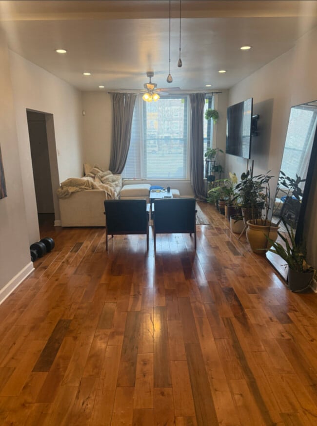 Building Photo - 1649 W Garfield Blvd