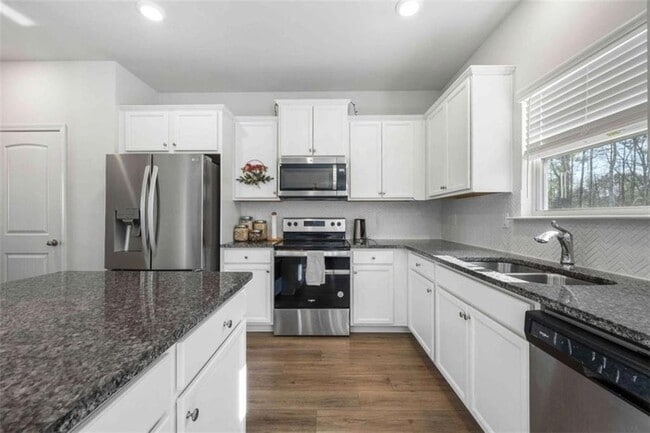 Building Photo - 925 Lakehaven Ln