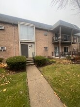 Building Photo - 1709 E 14 Mile Rd