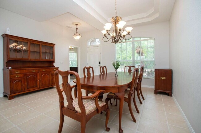 Building Photo - Heritage Harbour Golf Course Home!