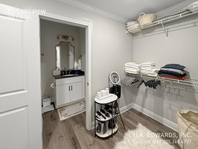 Building Photo - 13 Lakeview-