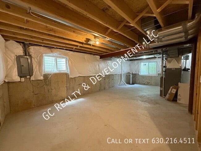 Building Photo - 446 S State St