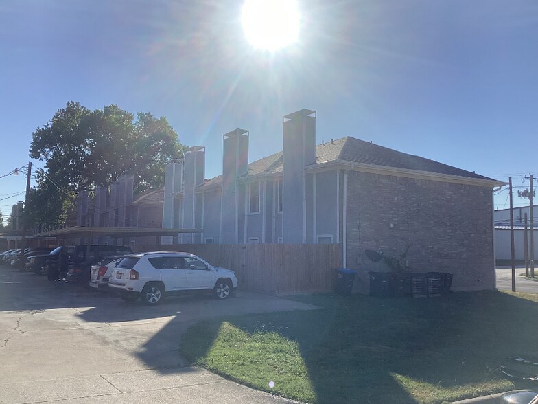 Building Photo - Room in Townhome on Chapin Rd