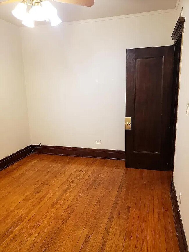 Building Photo - 2 bedroom in Chicago IL 60660