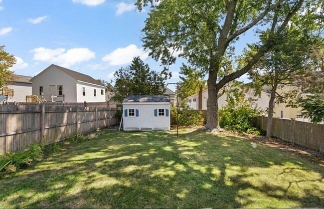 Building Photo - 53 Windsor St