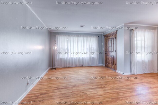 Building Photo - For Lease | Tulsa | 3 Bedroom, 1 Bath | $1...