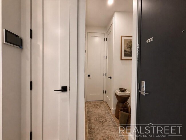 Building Photo - Modern Luxury Apartment Near Wingate Park