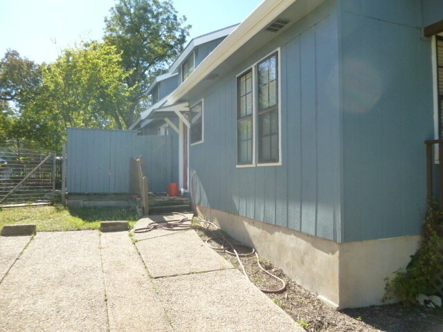 Building Photo - 4/3 Home in Clarksville! Incredible location! Available for August Prelease