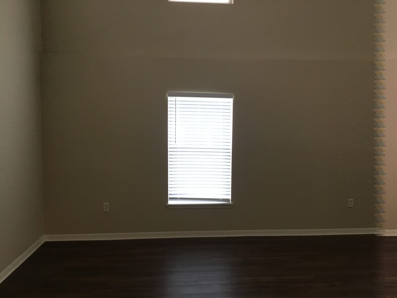 Building Photo - 87211 Kipling Dr