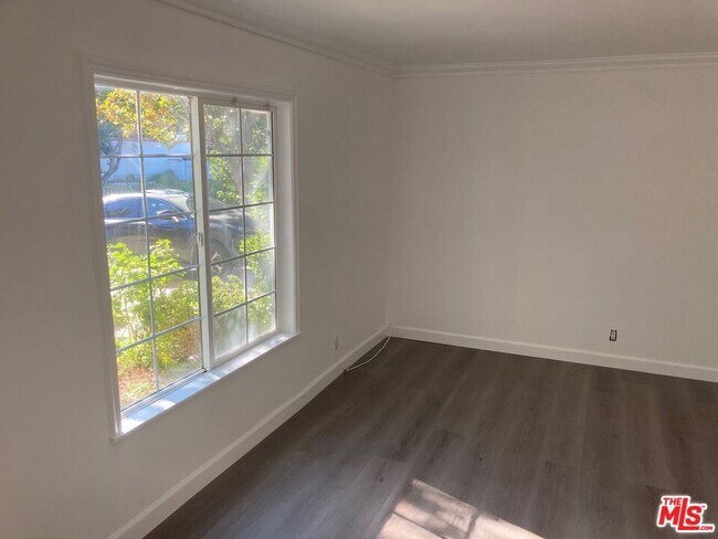 Building Photo - 3654 Green Vista Dr