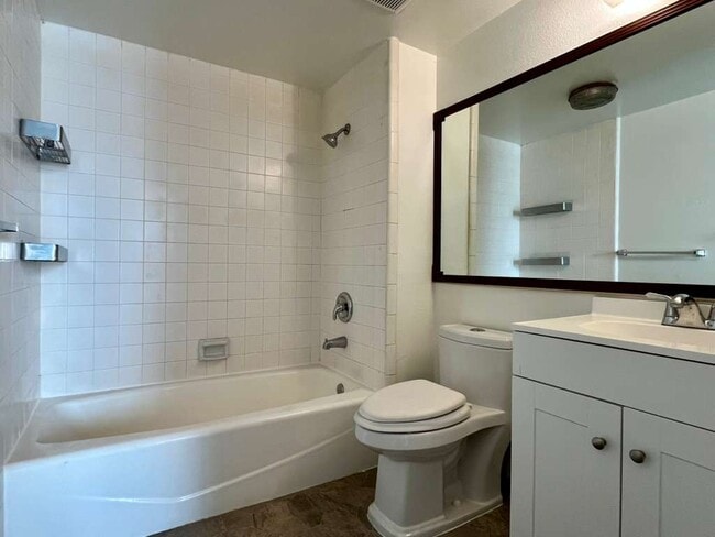 Upstairs hall full bathroom - 1328 9th St