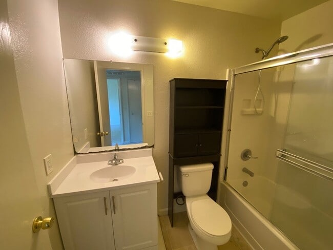 Building Photo - 8073002/65