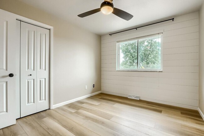 Building Photo - 4 BED 3 BATH HOUSE NEAR CREAK PARK!!!