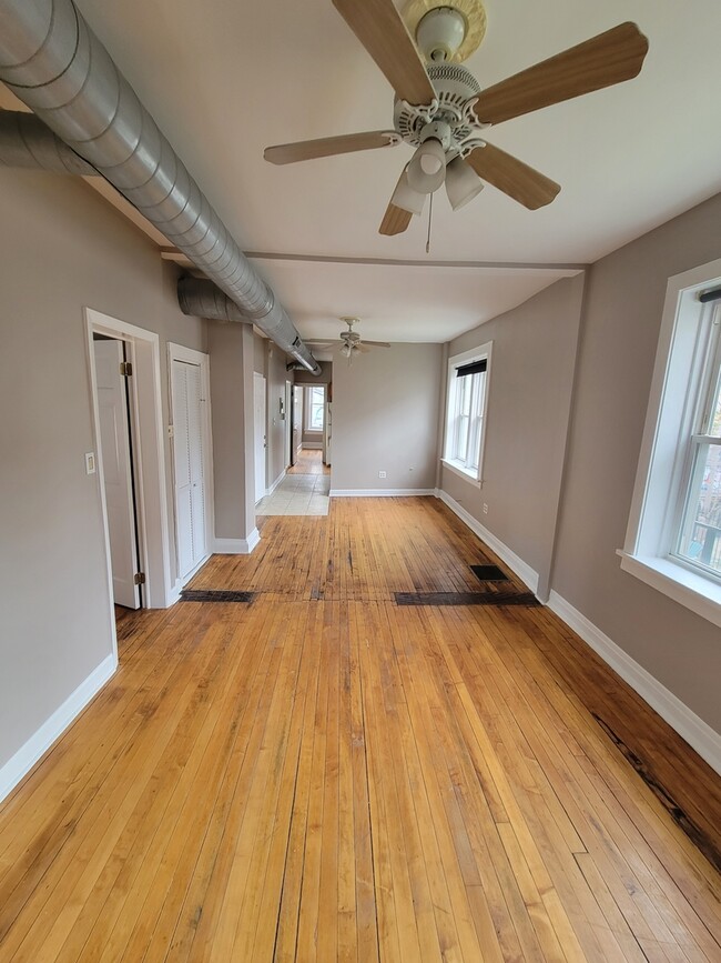 Building Photo - 1340 W 18th Pl