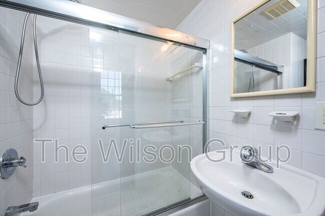 Building Photo - 1007 W Franklin St