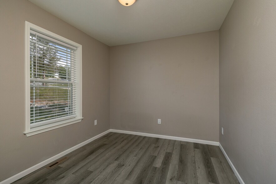 Building Photo - 281 Kelsi Ln