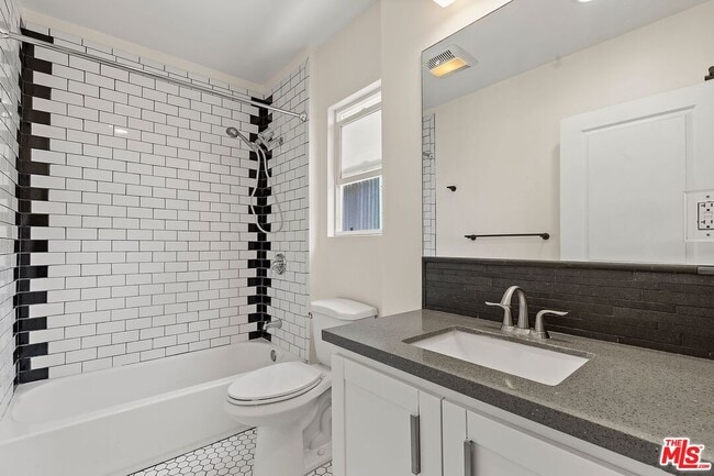 Building Photo - 2320 Belleglade Ave