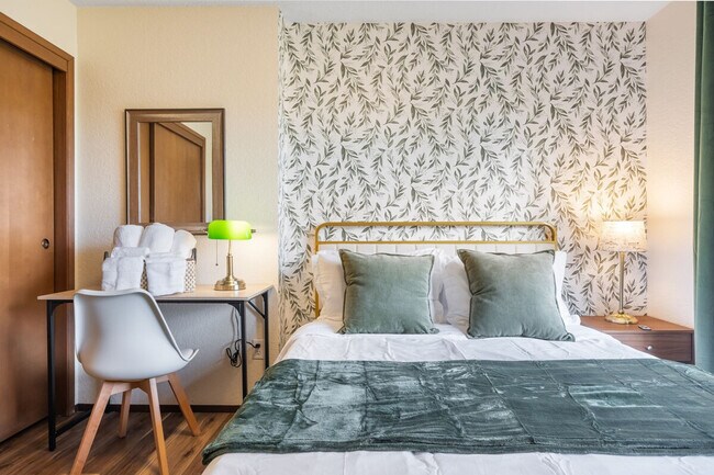 Building Photo - 5504 NE 190th St